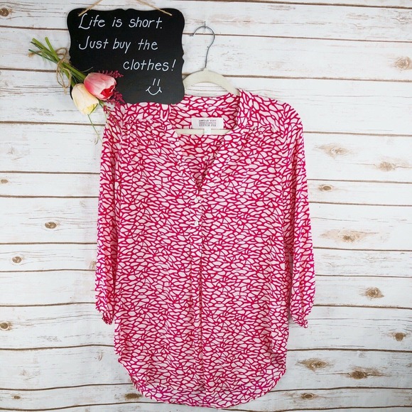 Amour Vert Tops - Stitchfix Amour Vert Top Size M Silk Abstract Vneck 3/4 Sleeve Pleated Pink